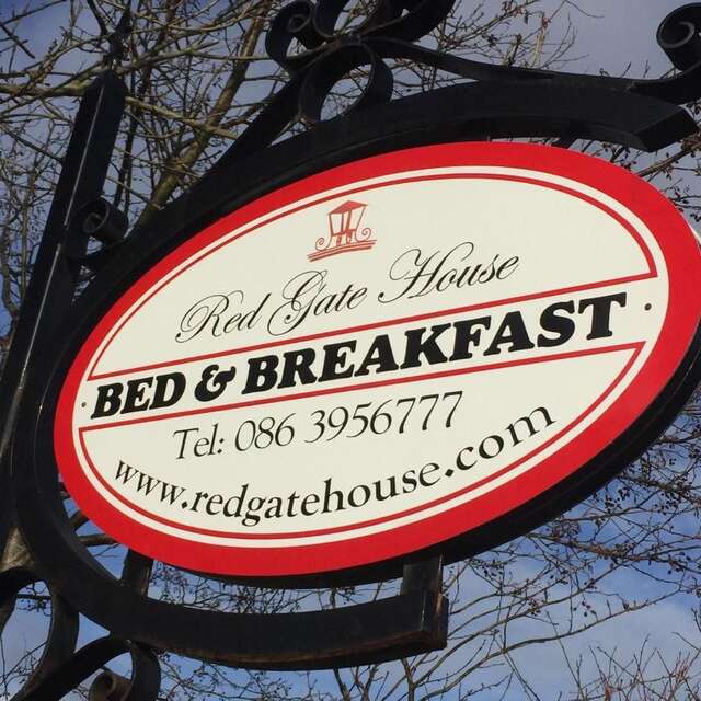 Отели типа «постель и завтрак» Red Gate House B&B Малин-7